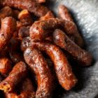 お皿に盛りつけたかりんとう黒蜜